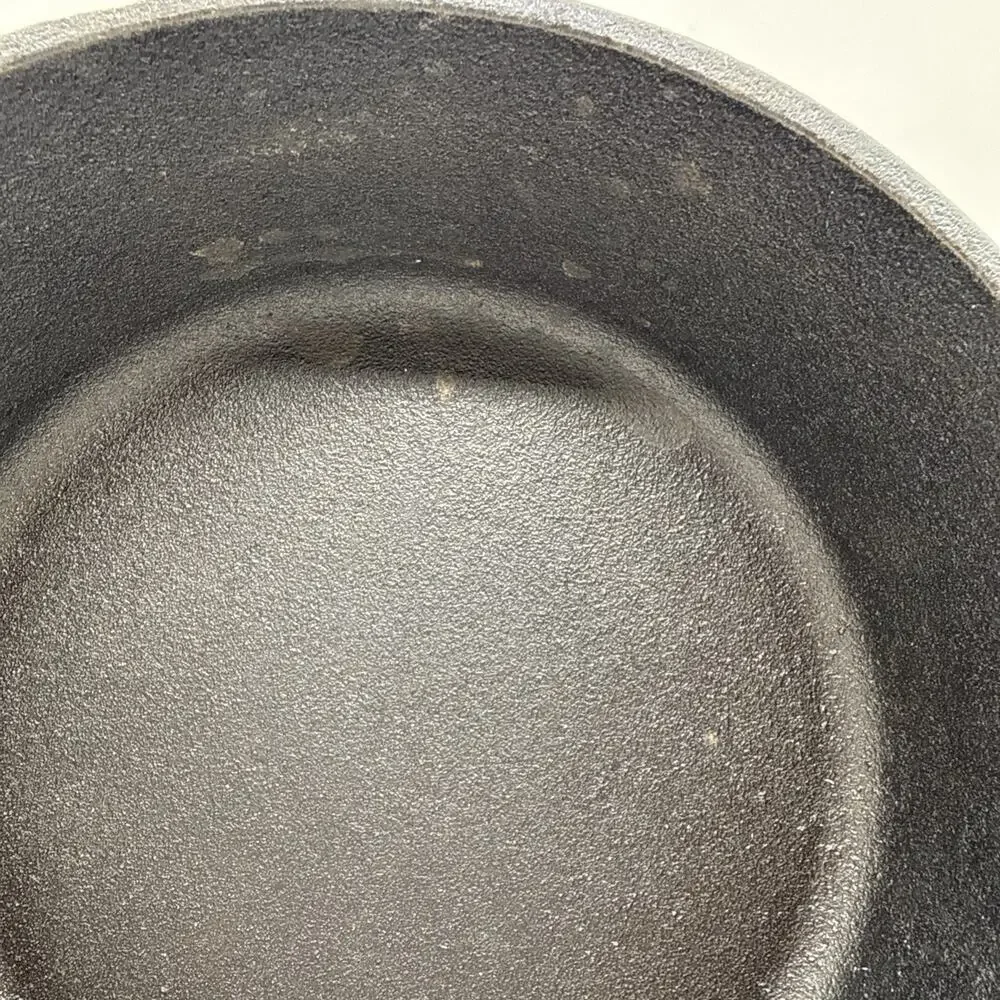 Bruntmor 10” Black Cast Iron 3.25” Deep Round Fry Pan 2 Handles, Silicone Cover